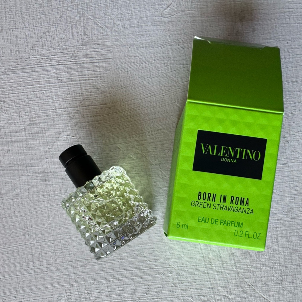 NWT Valentino Donna Born in Roma Green Stravaganza EDP with Vanilla & Tea Accor